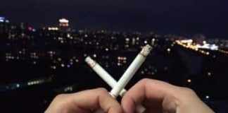 Anh bị nghiện thuốc lá rất nặng, về sau anh yêu một cô gái.