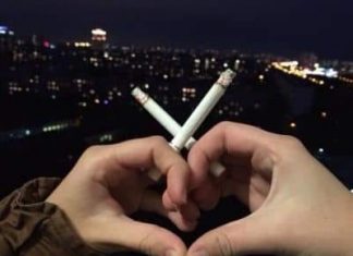 Anh bị nghiện thuốc lá rất nặng, về sau anh yêu một cô gái.
