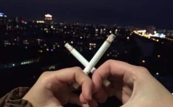 Anh bị nghiện thuốc lá rất nặng, về sau anh yêu một cô gái.